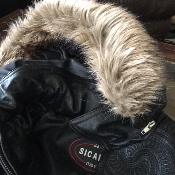 Never worn child’s leather bomber jacket. Measures 20” pit to pit. 19” long - Picture 4 of 5